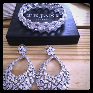 Bridal hanging earrings and bracelet